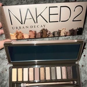 New, never used. Urban Decay Naked 2 eyeshadow palette